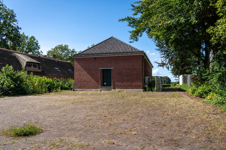 Bekijk foto 12 van Nieuw-Loosdrechtsedijk 7