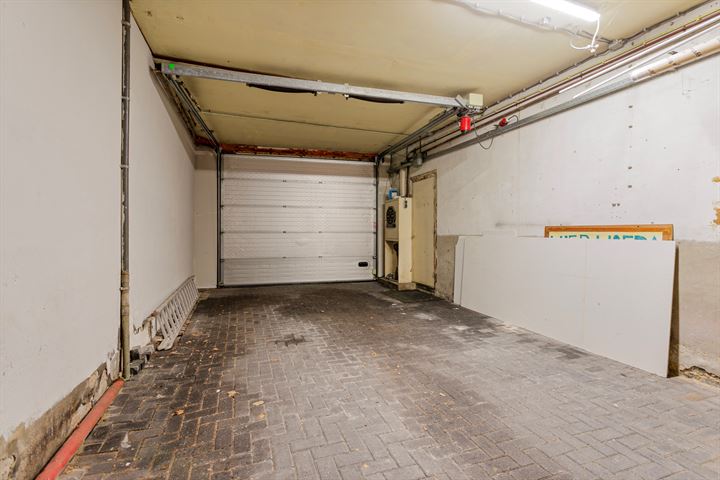 Bekijk foto 41 van Auvergnestraat 8