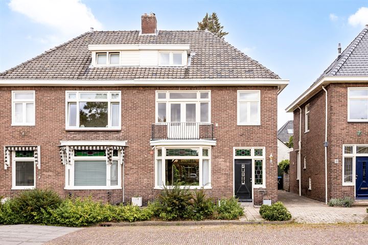 Bekijk foto 1 van Jacob Obrechtstraat 21