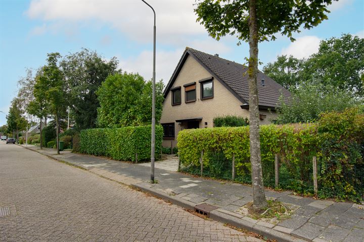 Bekijk foto 1 van H.M. van Randwijklaan 11