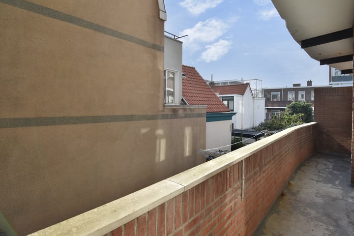 View photo 14 of Zeeruststraat 204