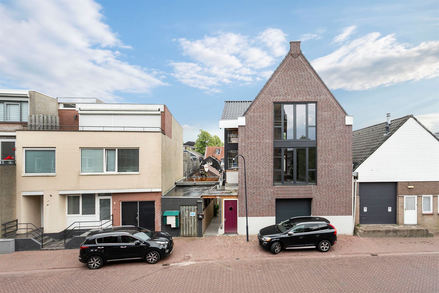 View photo 2 of Deken van Erpstraat 7