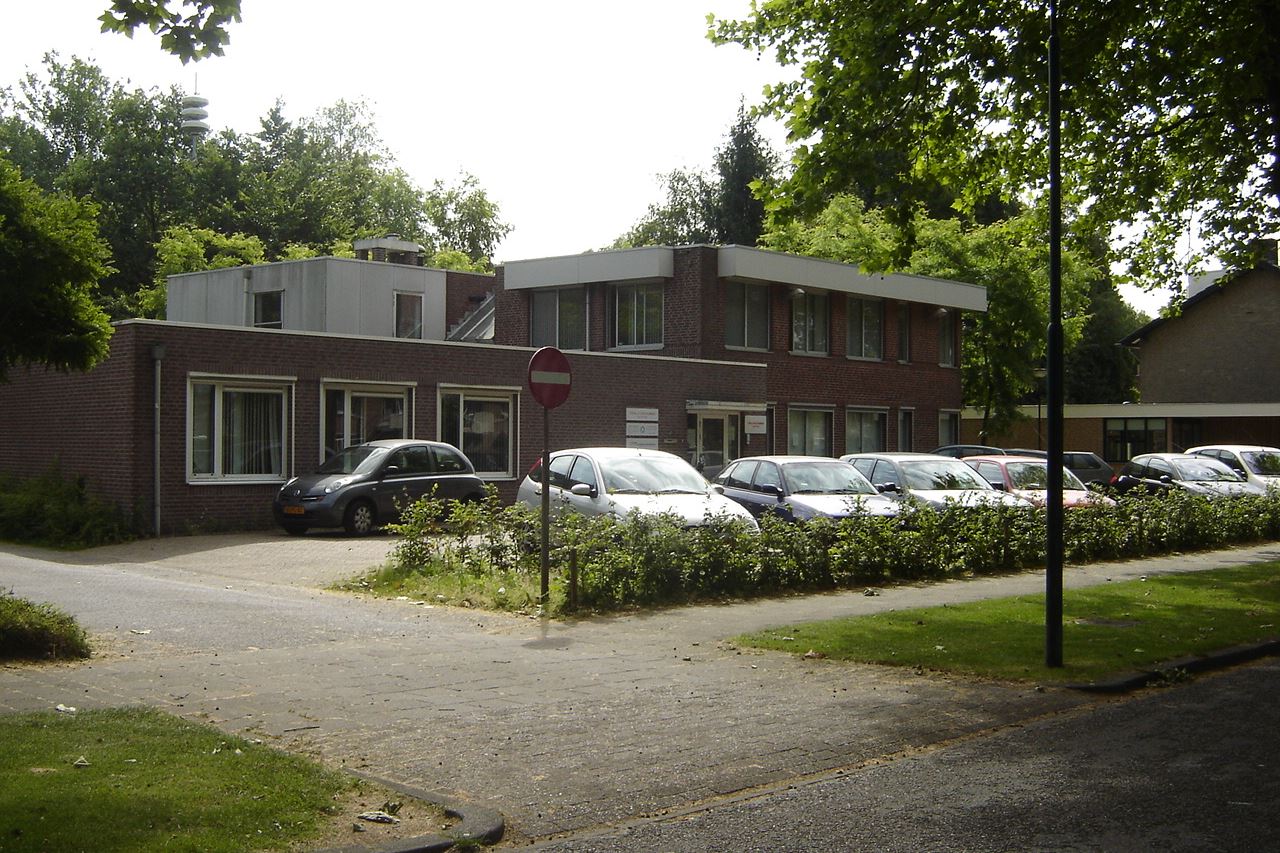 Bekijk foto 2 van Burg. Verwielstraat 67