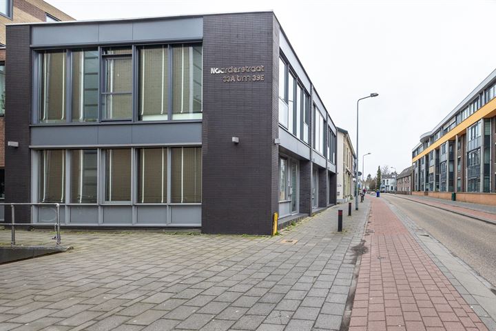 Bekijk foto 3 van Naarderstraat 33-E