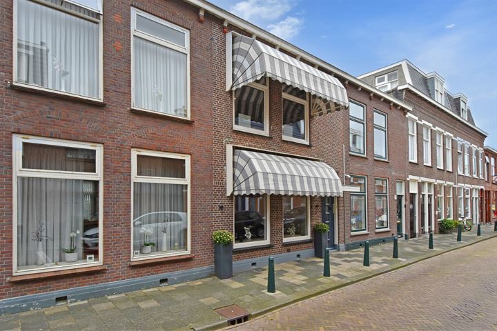 Bekijk foto 2 van Van Wesenbekestraat 49