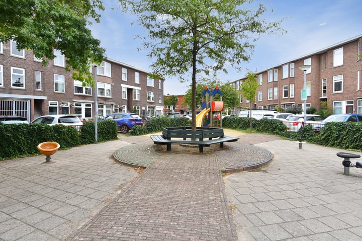 Bekijk foto 19 van van Naeltwijckstraat 163