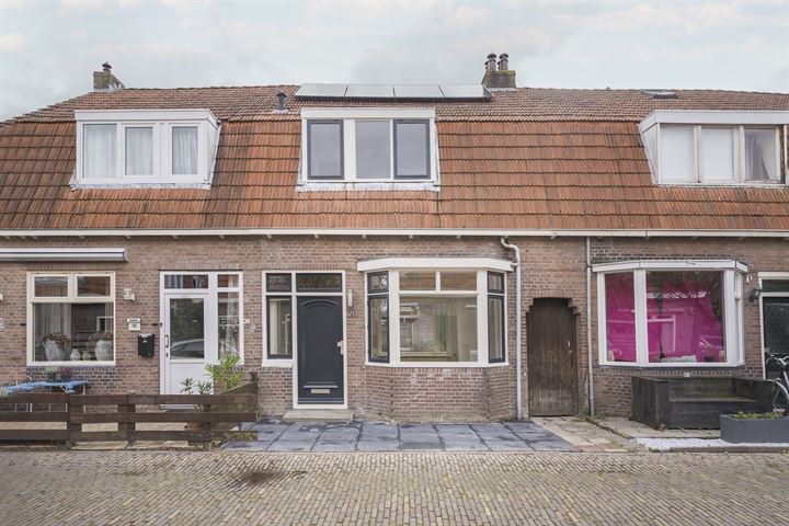 Bekijk foto 2 van Bernhardus Bumastraat 28