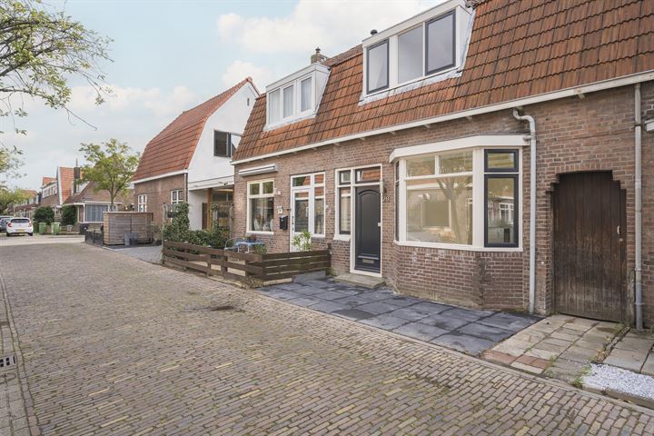 Bekijk foto 1 van Bernhardus Bumastraat 28