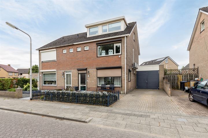 View photo 1 of Leeuwerikstraat 47