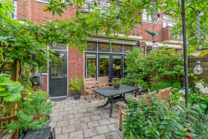 Bekijk foto 42 van Roodenburgerstraat 19