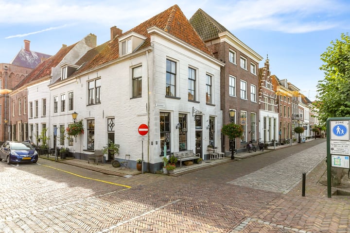 Bekijk foto 1 van Beekstraat 11