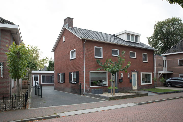 Bekijk foto 1 van Kerkhofstraat 10