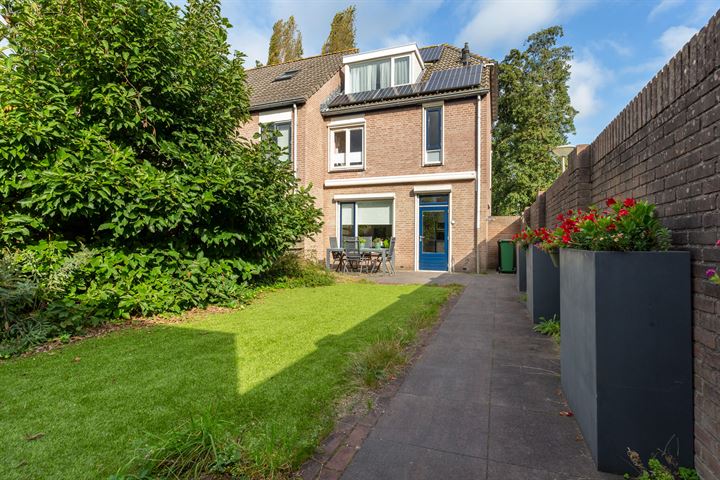 Bekijk foto 3 van Betsy Perkstraat 27