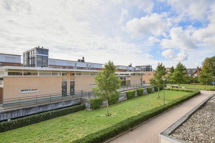 Bekijk foto 44 van Mathenessehof 24