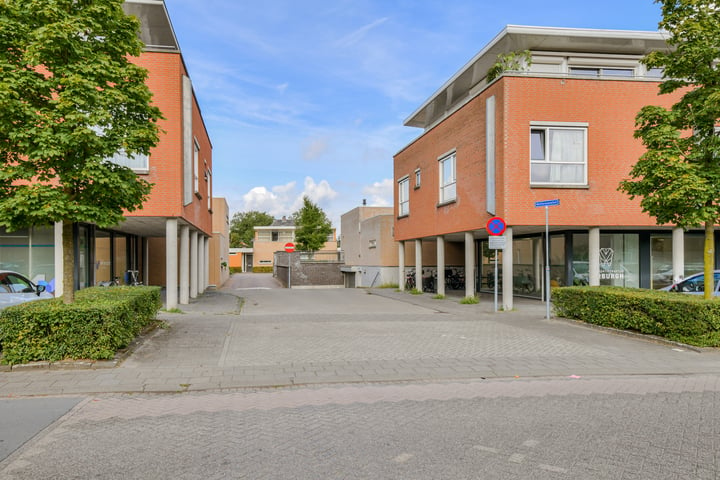 Bekijk foto 51 van Mathenessehof 24