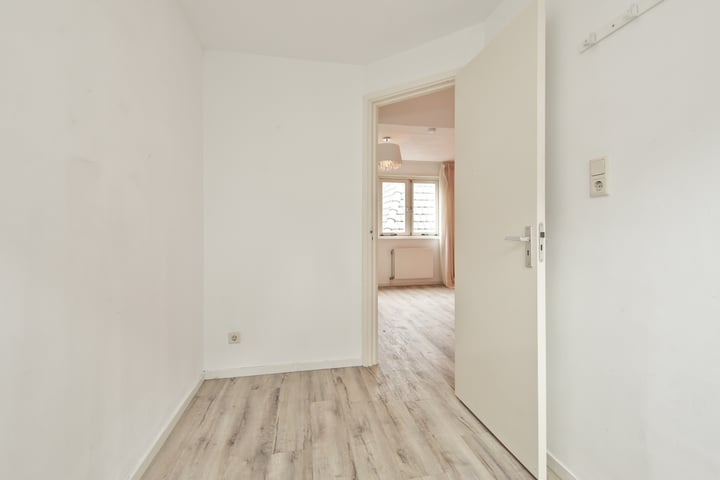 View photo 17 of Kenaustraat 8-F