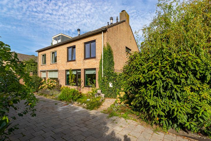 Bekijk foto 1 van Aldenhof 6304