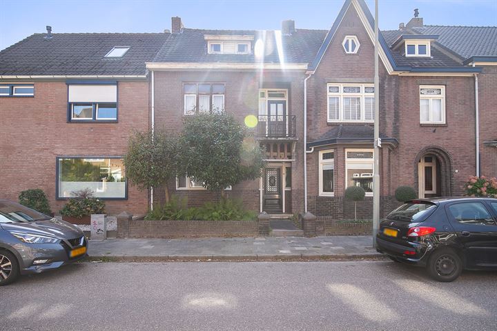 Bekijk foto 1 van Pastoor Vonckenstraat 105