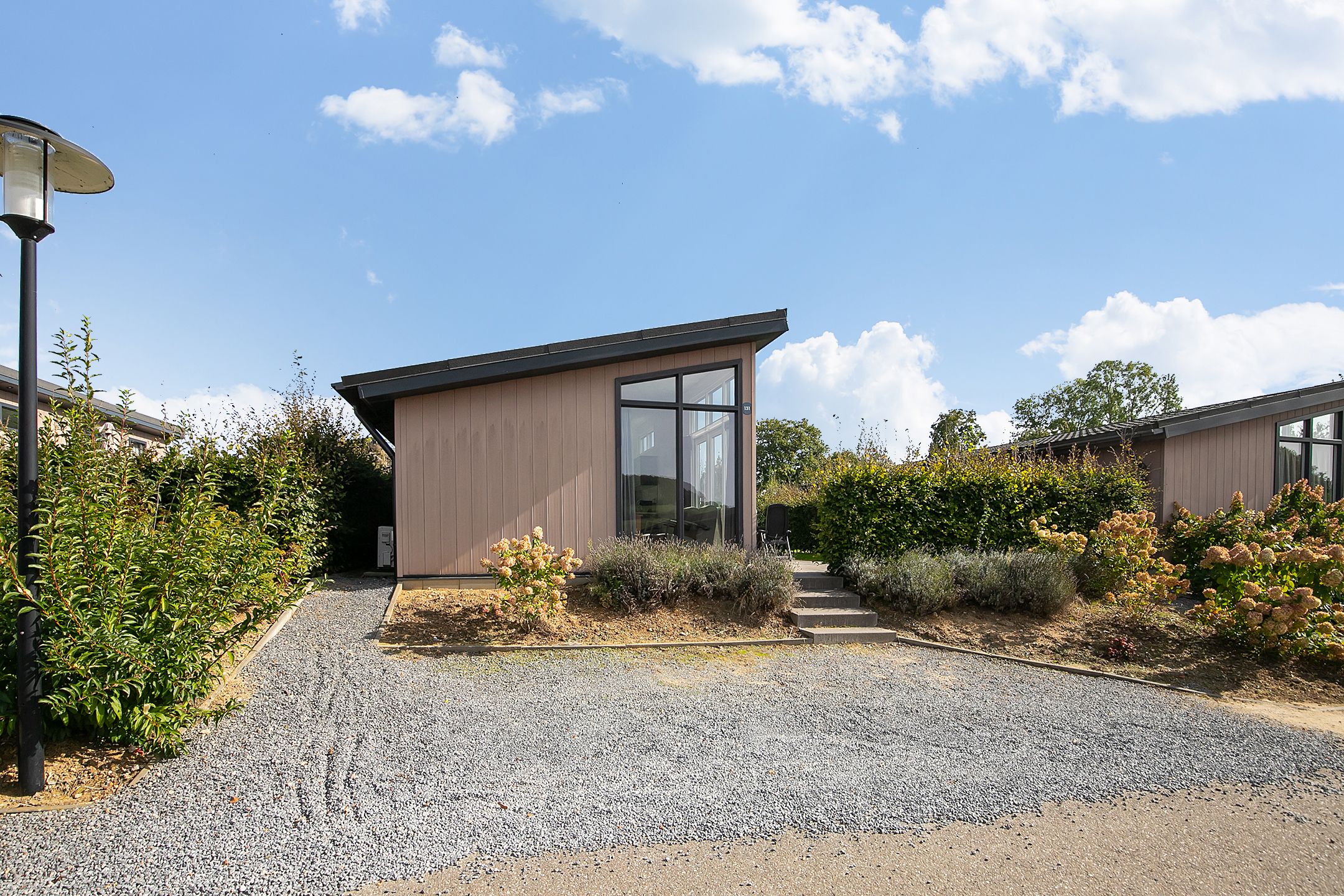 2-bedroom freehold villa in Schin op Geul — photo 1 of 5