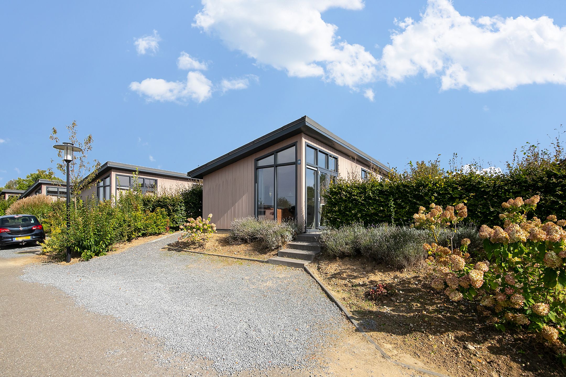 2-bedroom freehold villa in Schin op Geul — photo 2 of 5