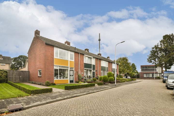 Bekijk foto 1 van Dumbarstraat 8