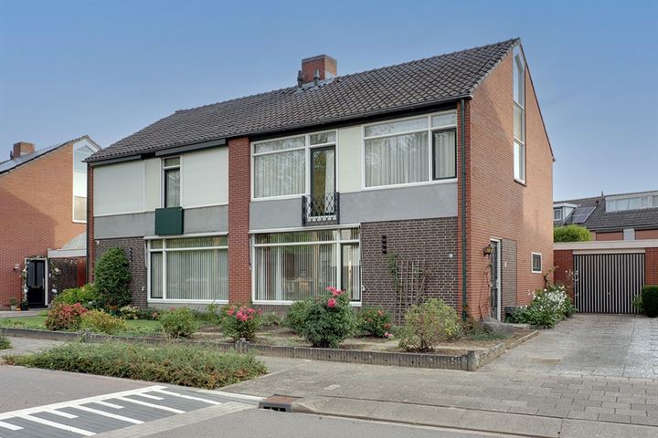 Bekijk foto 1 van Guido Gezellestraat 9