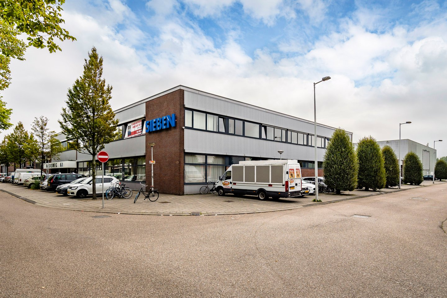 Bekijk foto 1 van Basisweg 61