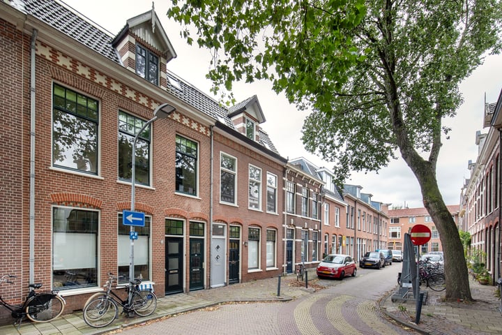 View photo 26 of Voorhelmstraat 14-ROOD