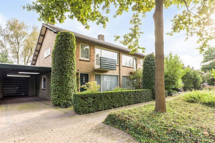 Bekijk foto 1 van Van Veldekestraat 17