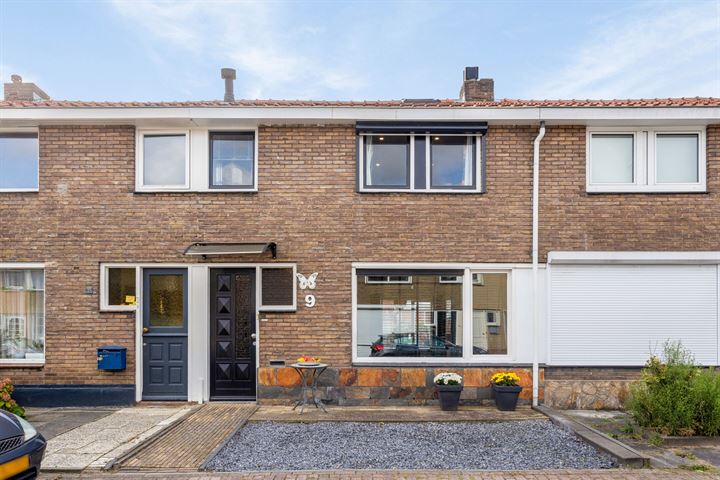 Bekijk foto 1 van Beatrixstraat 9