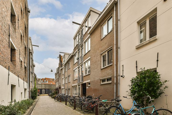 Bekijk foto 1 van Driehoekstraat 110