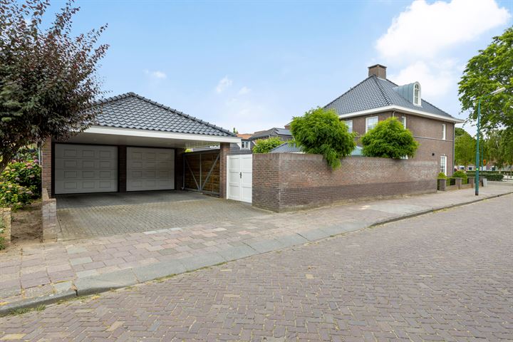 View photo 2 of Van Vroonhovenlaan 13