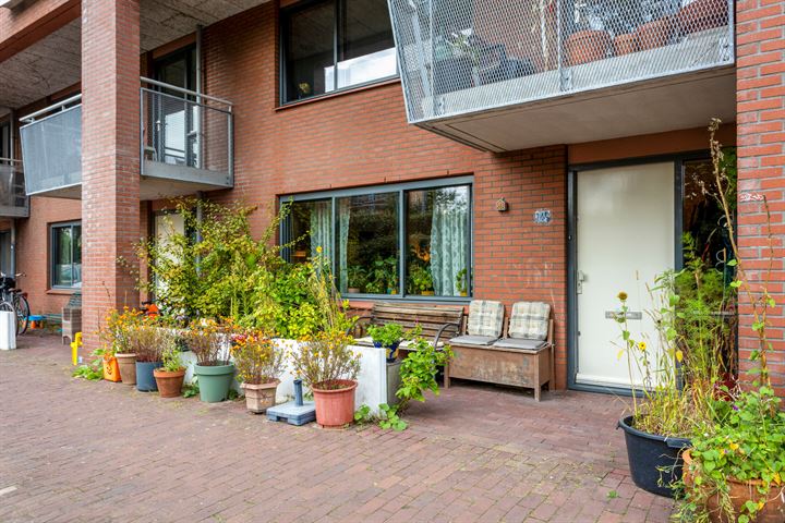 Bekijk foto 2 van Celebesstraat 149