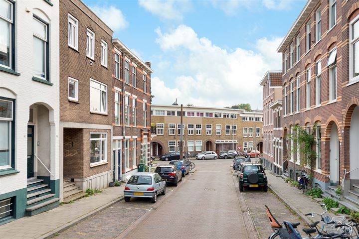 Bekijk foto 2 van Van Dortmondtstraat 7