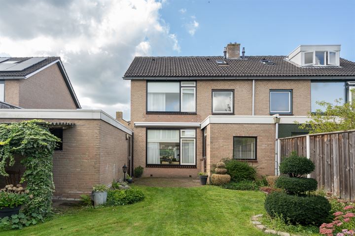 Bekijk foto 37 van Meeuwenstraat 22