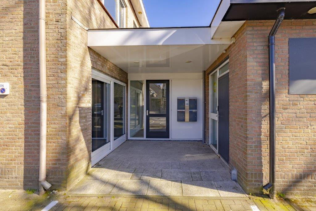 Bekijk foto 2 van Raadhuislaan 10