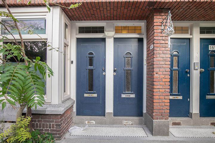 Bekijk foto 2 van Treubstraat 14-B1