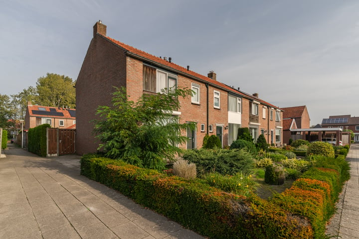 Bekijk foto 1 van Herman Kampmanstraat 9