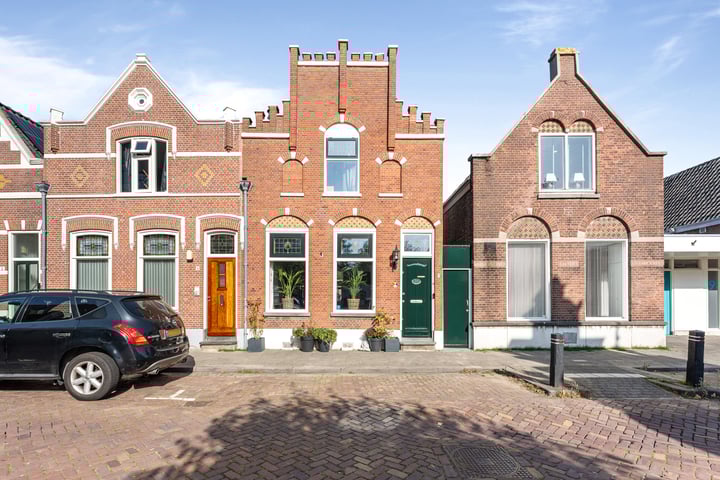 Bekijk foto 1 van Emmastraat 7