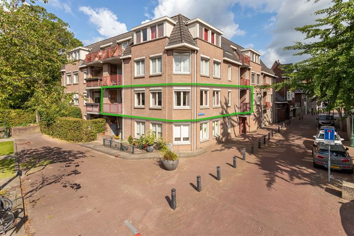 Bekijk foto 1 van Mgr. Prinsenstraat 23