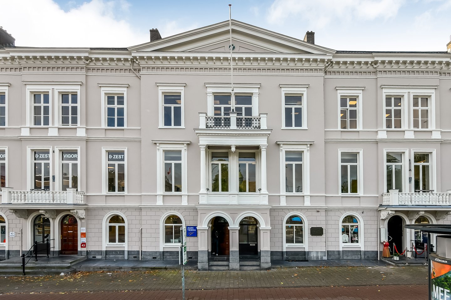 Bekijk foto 1 van Willemsplein 41 -43