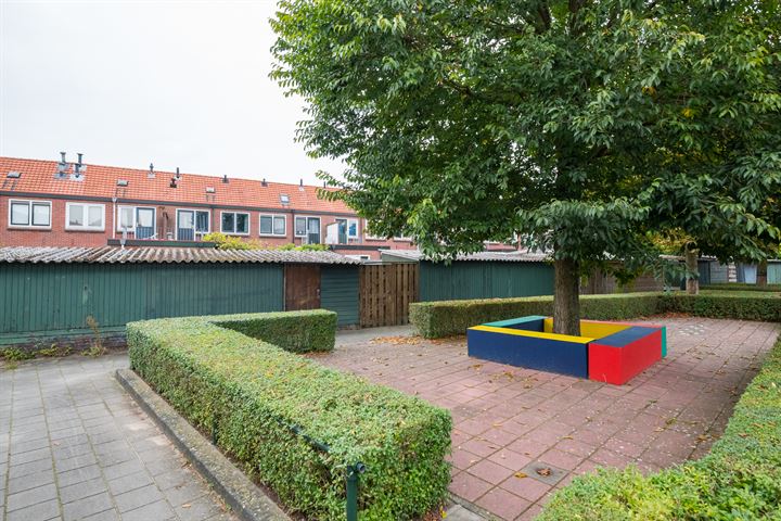 View photo 33 of Iepenstraat 41