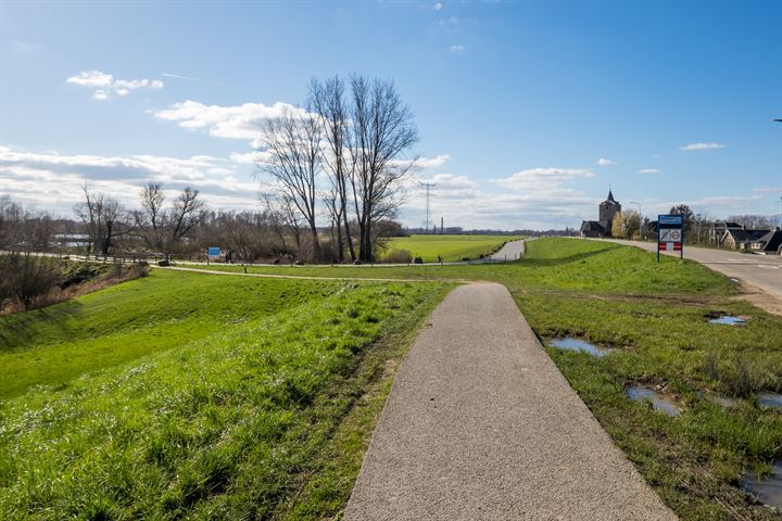 Bekijk foto 39 van Waalbandijk 71