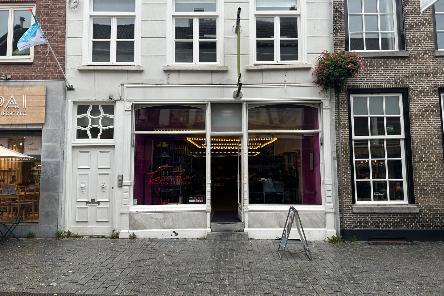 View photo 2 of Halstraat 27