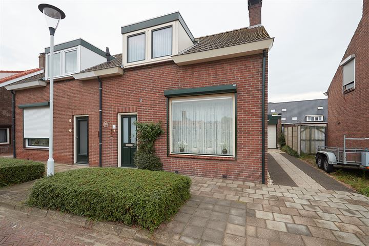 Bekijk foto 1 van Beatrixstraat 7