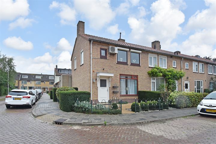 Bekijk foto 32 van Marijkestraat 2