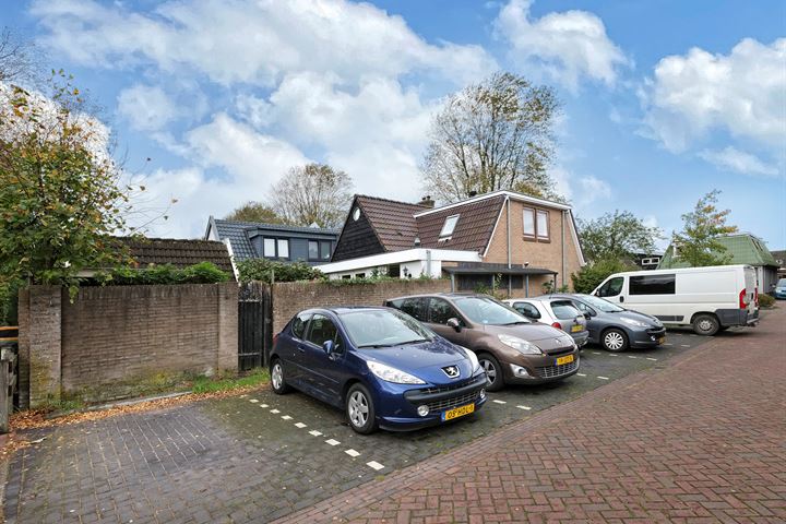 Bekijk foto 38 van Spoorstraat 64