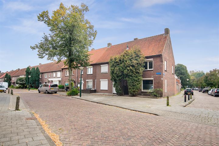 Bekijk foto 32 van Benoitstraat 2