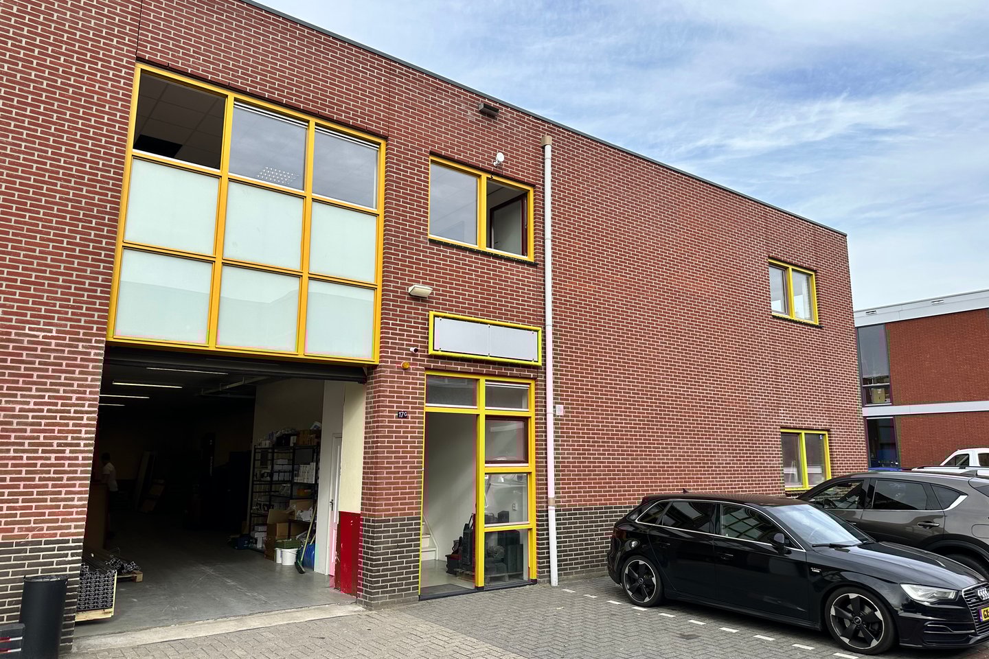 Bekijk foto 2 van Schoudermantel 17 G