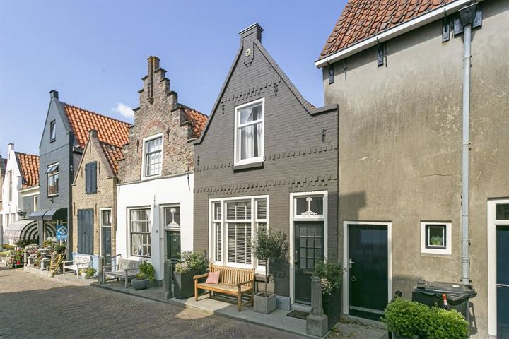 Bekijk foto 1 van Kerkstraat 2